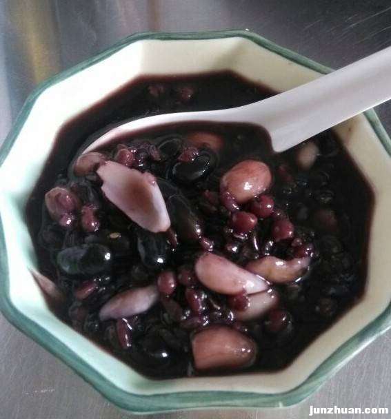 军嫂家园,<em>黑豆</em>薏米百合粥-最近发现自己长了两