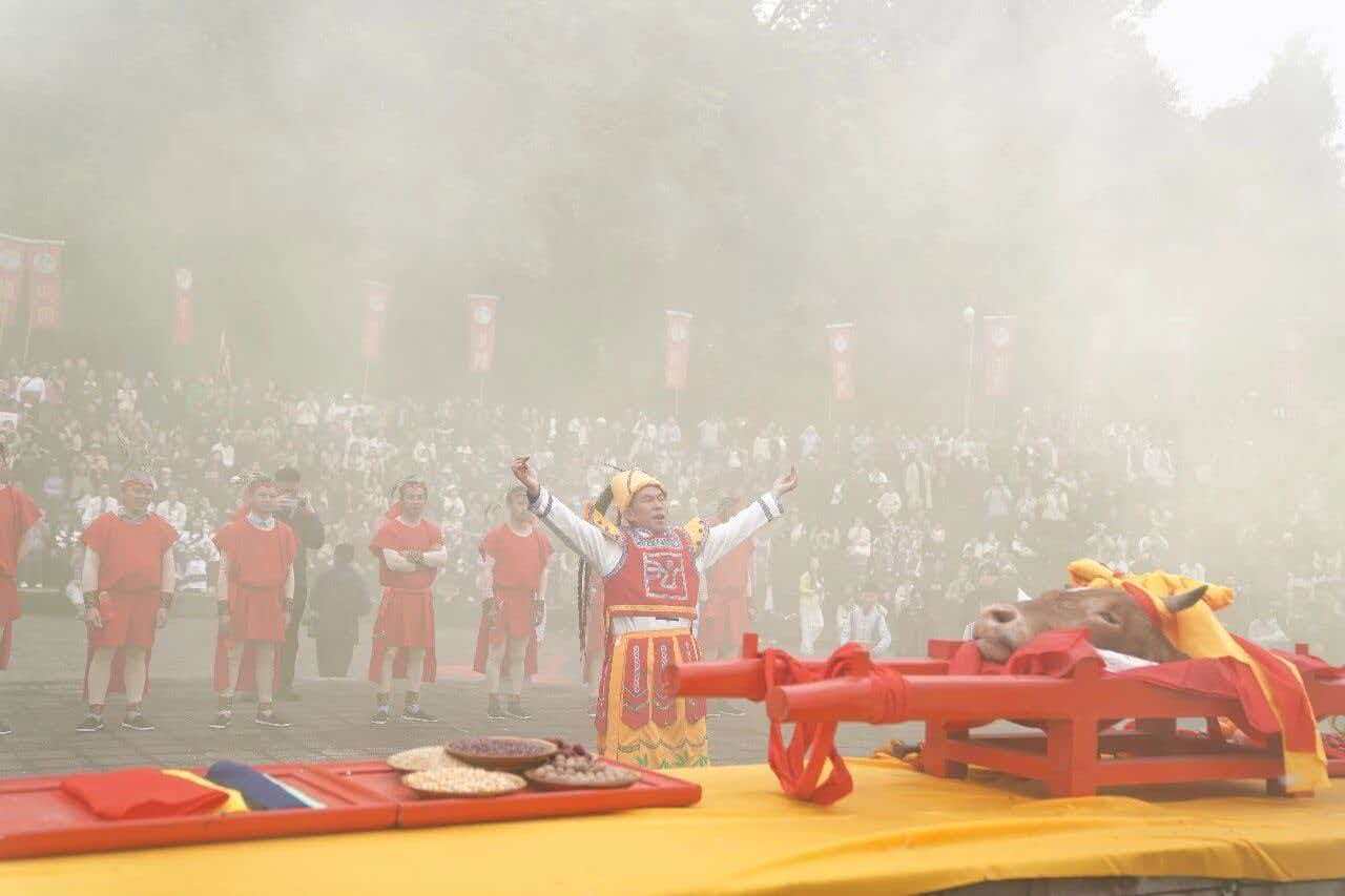 ����ʱ�ڣ������м��쳯�棬�������ƣ�����ĸʯΡȻ������